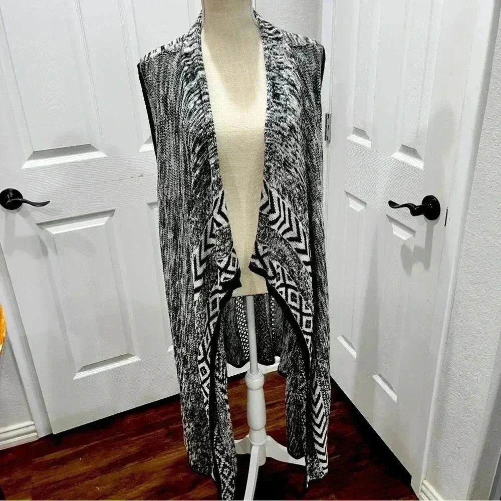 Absolutely Famous plus size, sleeveless, open front, open knit, sweater